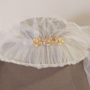 3/$20 CLOSET CLOSING VINTAGE IVORY WEDDING VEIL